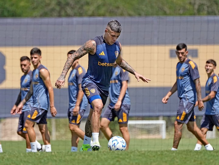 ayrton-costa-tuvo-su-primer-dia-en-boca-alta-exigencia-la-foto-con-cavani-y-un-reencuentro-1 Ayrton Costa tuvo su primer día en Boca: alta exigencia, la foto con Cavani y un reencuentro