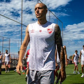 gano-la-sudamericana-con-racing-y-fue-presentado-como-nuevo-refuerzo-de-huracan-5 Ganó la Sudamericana con Racing y fue presentado como nuevo refuerzo de Huracán