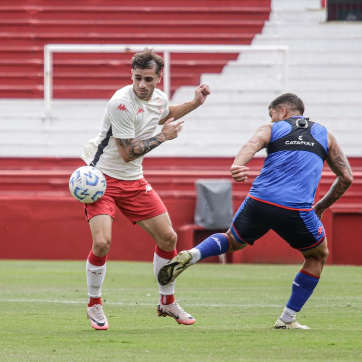 marco-pellegrino-fue-presentado-oficialmente-como-refuerzo-de-huracan-2 Marco Pellegrino fue presentado oficialmente como refuerzo de Huracán