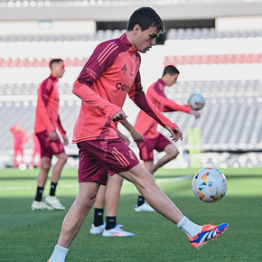 video-asi-llegaba-martinez-quarta-a-san-martin-de-los-andes-para-sumarse-a-la-pretemporada-de-river-3 Video: así llegaba Martínez Quarta a San Martín de los Andes para sumarse a la pretemporada de River