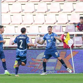 video-le-pegaron-un-codazo-a-calleri-en-el-piso-1 Video: le pegaron un codazo a Calleri en el piso