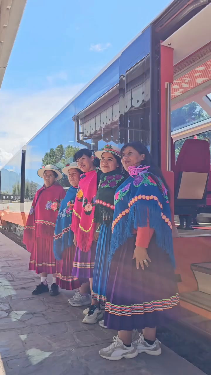 como-es-viajar-en-el-primer-tren-solar-de-america-latina-que-recorre-paisajes-emblematicos-del-norte-argentino-1 Cómo es viajar en el primer tren solar de América Latina que recorre paisajes emblemáticos del norte argentino