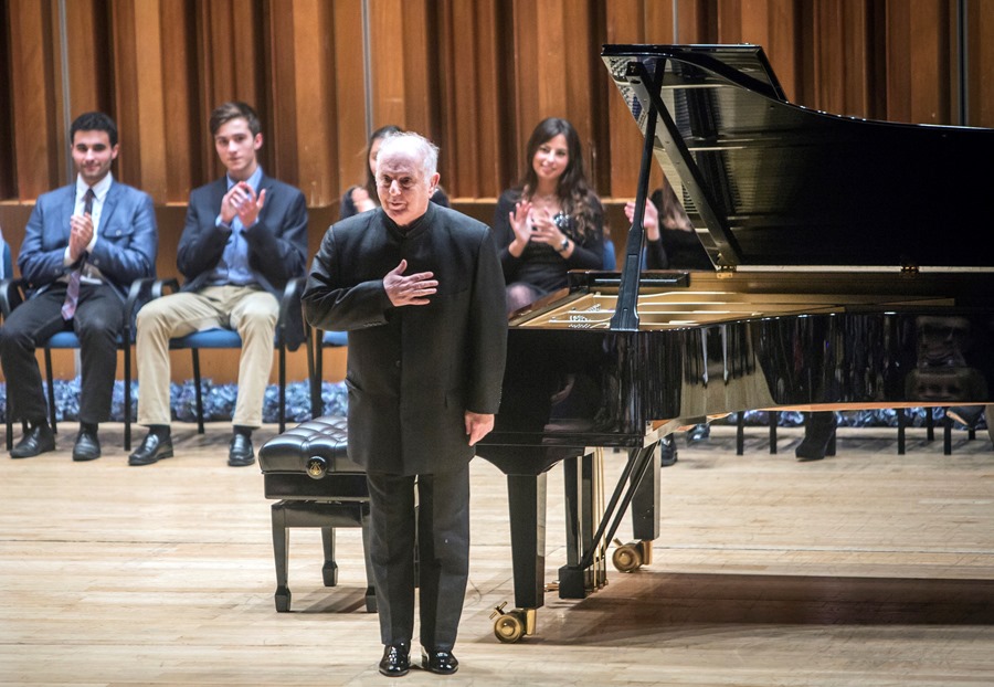 daniel-barenboim-anuncio-que-padece-parkinson-pero-que-seguira-dirigiendo-hasta-que-pueda-1 Daniel Barenboim anunció que padece Parkinson, pero que seguirá dirigiendo hasta que pueda