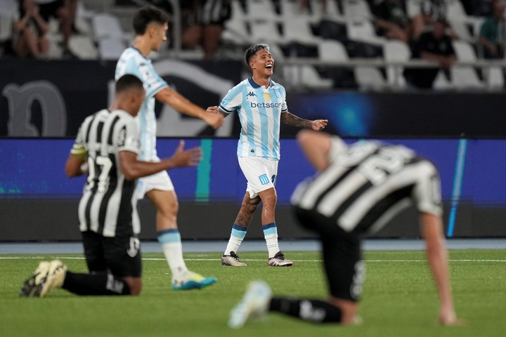 el-dueno-de-botafogo-se-fue-antes-del-palco-regalo-la-medalla-del-segundo-puesto-y-le-bajo-el-precio-a-la-recopa-sudamericana-1 El dueño de Botafogo se fue antes del palco, regaló la medalla del segundo puesto y le bajó el precio a la Recopa Sudamericana