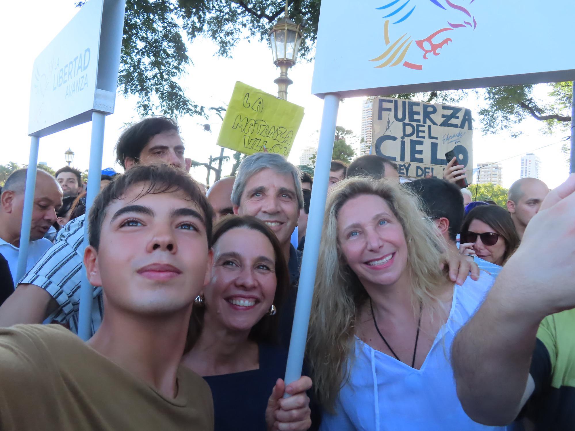 en-medio-de-los-cruces-por-libra-karina-milei-y-toto-caputo-encabezaron-un-acto-de-afiliacion-en-palermo-2 En medio de los cruces por $Libra, Karina Milei y “Toto” Caputo encabezaron un acto de afiliación en Palermo