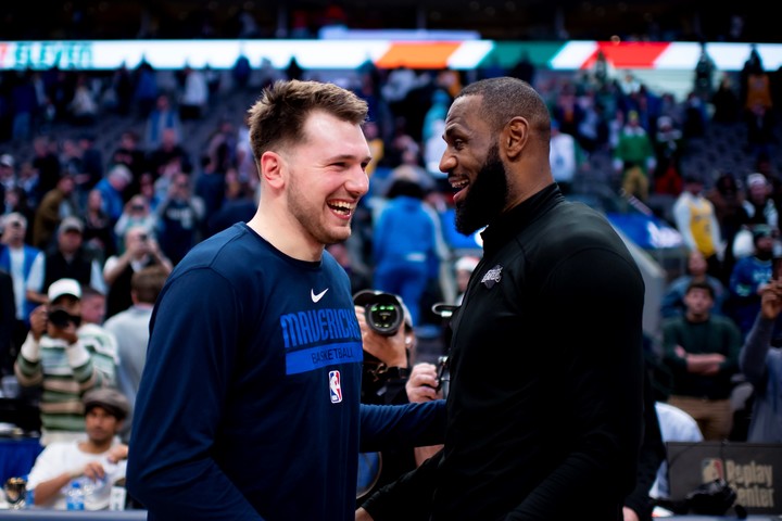 que-se-dijeron-luka-doncic-y-lebron-james-nuevos-companeros-en-los-angeles-lakers-1 Qué se dijeron Luka Doncic y LeBron James, nuevos compañeros en Los Angeles Lakers