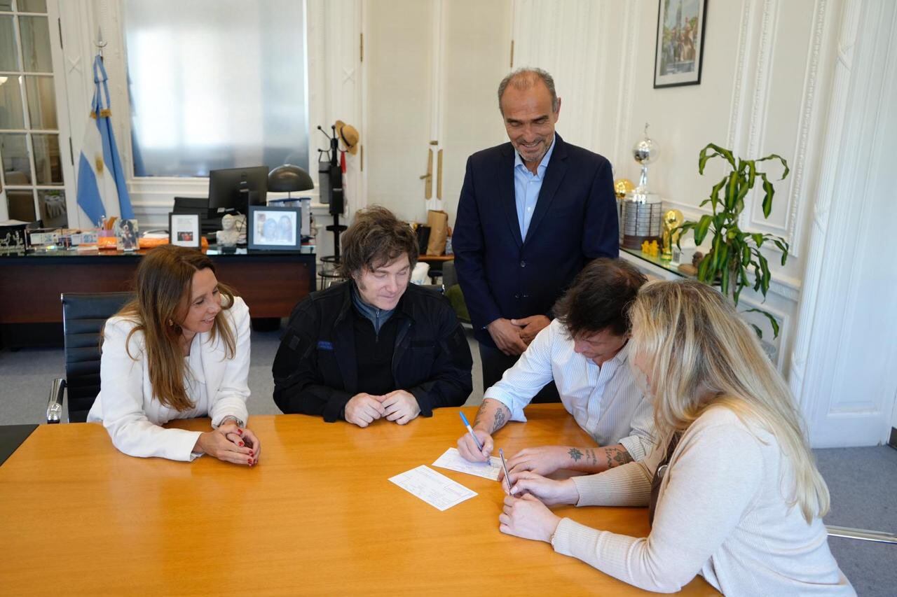 santiago-caputo-se-afilio-a-la-libertad-avanza-en-la-ciudad-de-buenos-aires-1 Santiago Caputo se afilió a La Libertad Avanza en la ciudad de Buenos Aires