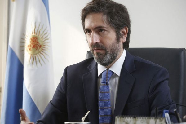 Seguros y violencia de género: Alberto Fernández entró en zona de definiciones en los dos expedientes que enfrenta en la Justicia