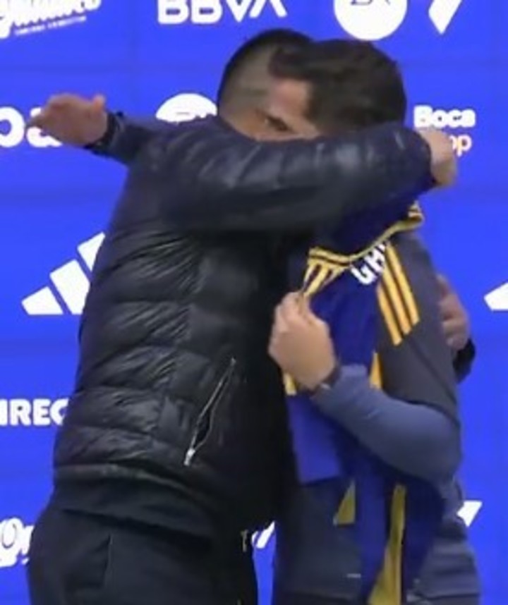 sorpresiva-aparicion-de-riquelme-paredes-tiene-las-puertas-abiertas-no-perdemos-la-ilusion-de-tenerlo-1 Sorpresiva aparición de Riquelme: "Paredes tiene las puertas abiertas, no perdemos la ilusión de tenerlo"