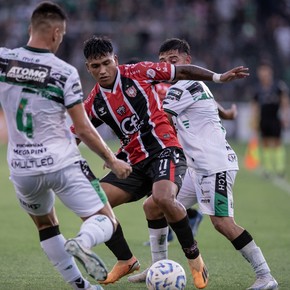 video-gritaron-el-empate-de-chacarita-frente-a-la-gente-de-chicago-y-se-armo-2 Video: gritaron el empate de Chacarita frente a la gente de Chicago y se armó...