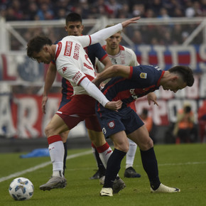 video-johan-romana-cumplio-con-su-ritual-previo-al-clasico-contra-huracan-2 Video: Johan Romaña cumplió con su ritual previo al clásico contra Huracán