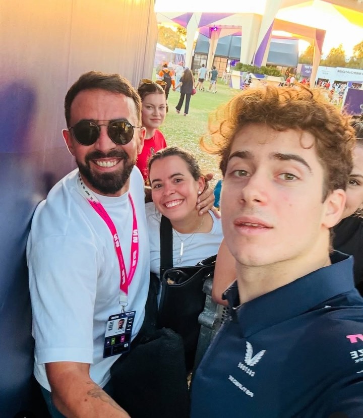 colapinto-con-los-fans-en-australia-de-regalar-comida-a-la-foto-con-dos-hermanos-por-ser-argentinos-1 Colapinto con los fans en Australia: de regalar comida a la foto con dos hermanos por ser argentinos