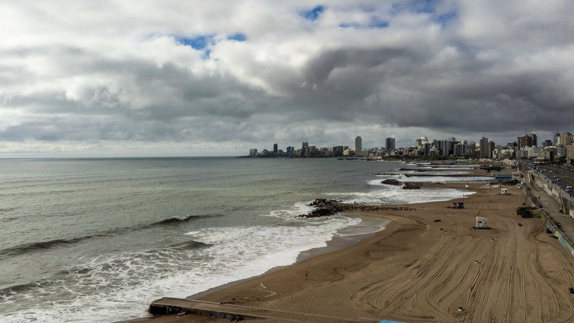 mar-del-plata-se-prepara-para-una-tormenta-severa-se-suspendieron-las-clases-vespertinas-y-los-eventos-masivos-1 Mar del Plata se prepara para una tormenta “severa”: se suspendieron las clases vespertinas y los eventos masivos