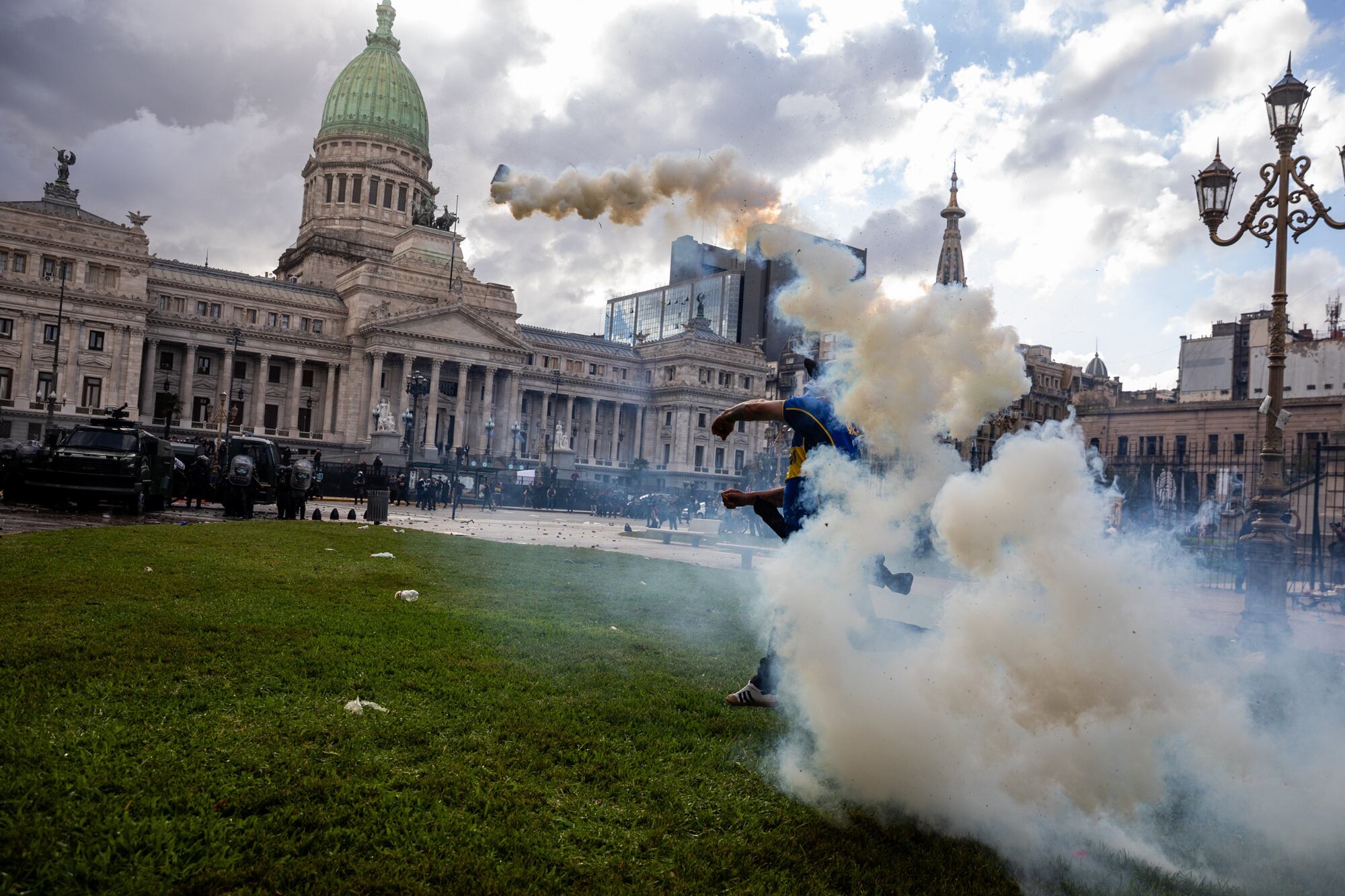 patricia-bullrich-dijo-que-los-manifestantes-que-se-enfrentaron-con-la-policia-en-el-congreso-fueron-preparados-para-matar-1 Patricia Bullrich dijo que los manifestantes que se enfrentaron con la policía en el Congreso fueron “preparados para matar”