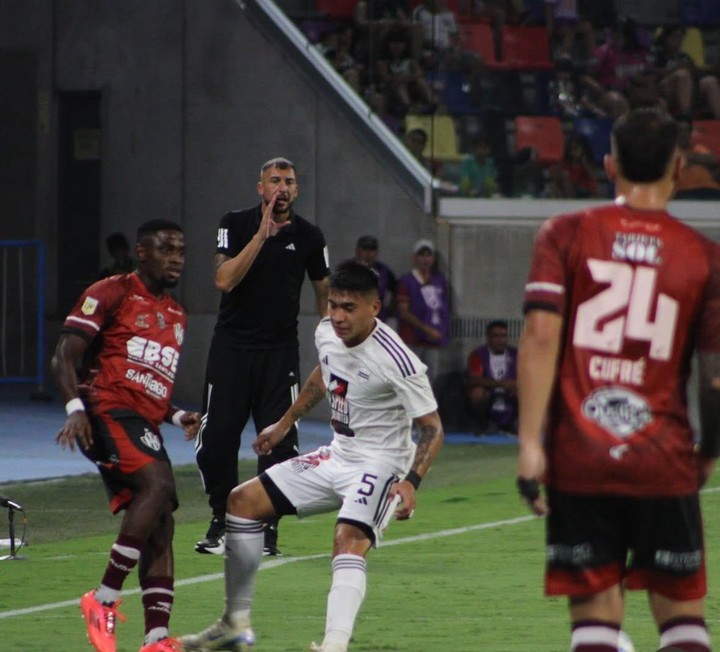 tata-benitez-con-ole-de-los-picados-con-maradona-al-podemos-ganarle-a-river-como-dt-de-riestra-2 Tata Benítez con Olé: de los "picados con Maradona" al "podemos ganarle a River" como DT de Riestra