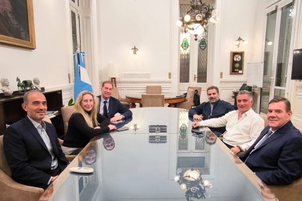 Desafío electoral. Javier Milei desembarca en el territorio de Axel Kicillof