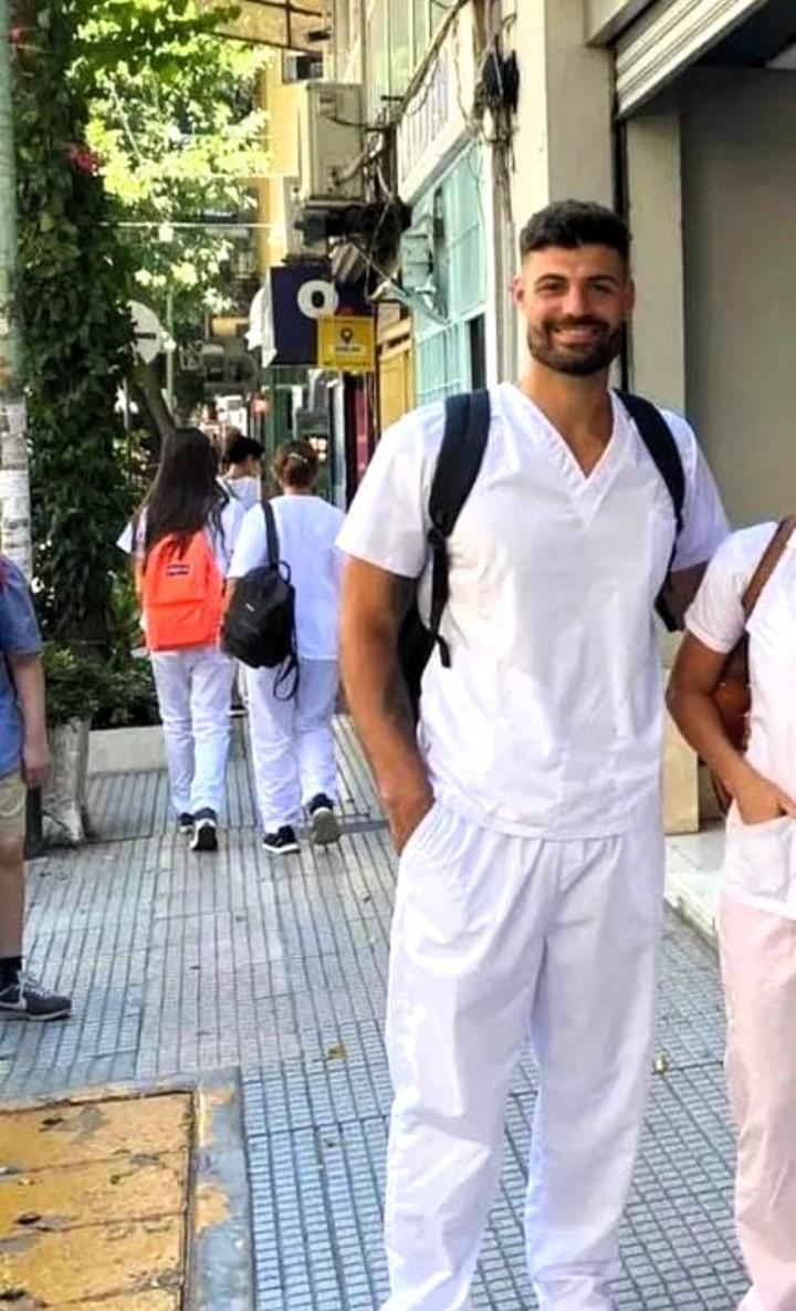 guillermo-romero-dueno-de-la-pintura-azul-estudiante-y-tan-fanatico-de-su-padre-como-de-su-hijo-1 Guillermo Romero: dueño de la pintura azul, estudiante y tan fanático de su padre como de su hijo