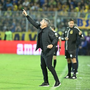 holan-tras-la-eliminacion-de-rosario-central-no-merecimos-perder-y-pusimos-una-vara-muy-alta-4 Holan, tras la eliminación de Rosario Central: "No merecimos perder" y "pusimos una vara muy alta"