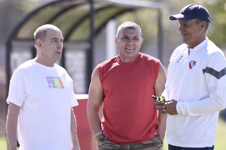 internaron-de-urgencia-a-carlos-enrique-ex-defensor-de-independiente-y-la-seleccion-argentina-1 Internaron de urgencia a Carlos Enrique, ex defensor de Independiente y la Selección Argentina