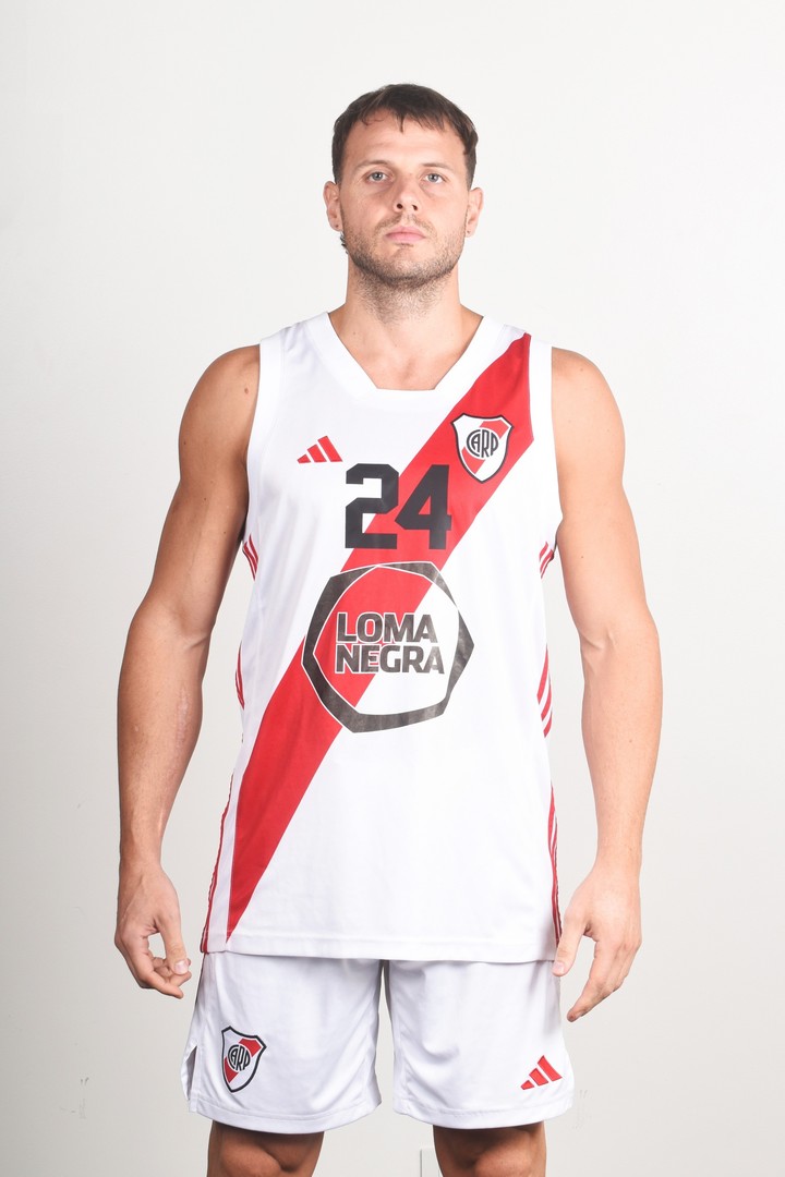 jugaba-en-la-liga-nacional-y-se-paso-a-river-para-cuidar-la-salud-de-su-perro-2 Jugaba en la Liga Nacional y se pasó a River para cuidar la salud de su perro