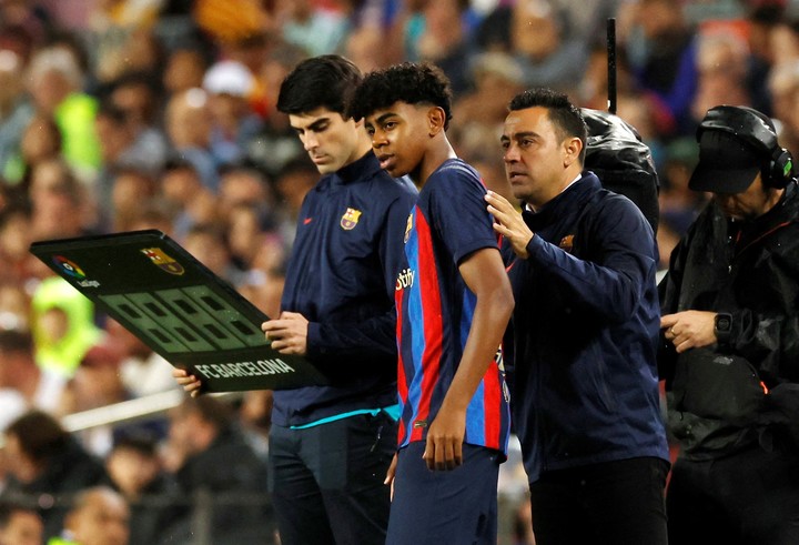 lamine-yamal-de-la-foto-con-messi-de-bebe-a-ser-su-heredero-con-la-10-del-barcelona-4 Lamine Yamal, de la foto con Messi de bebé a ser su heredero con la 10 del Barcelona