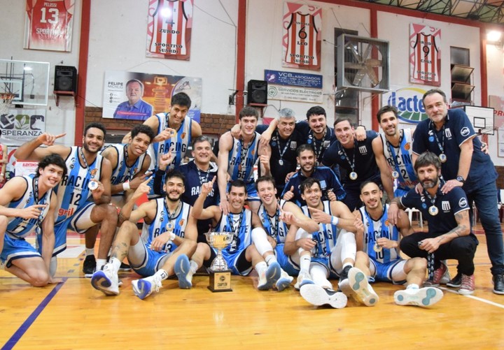 liga-argentina-racing-no-perdono-barrio-a-suardi-y-grito-campeon-2 Liga Argentina: Racing no perdonó, barrió a Suardi y gritó campeón