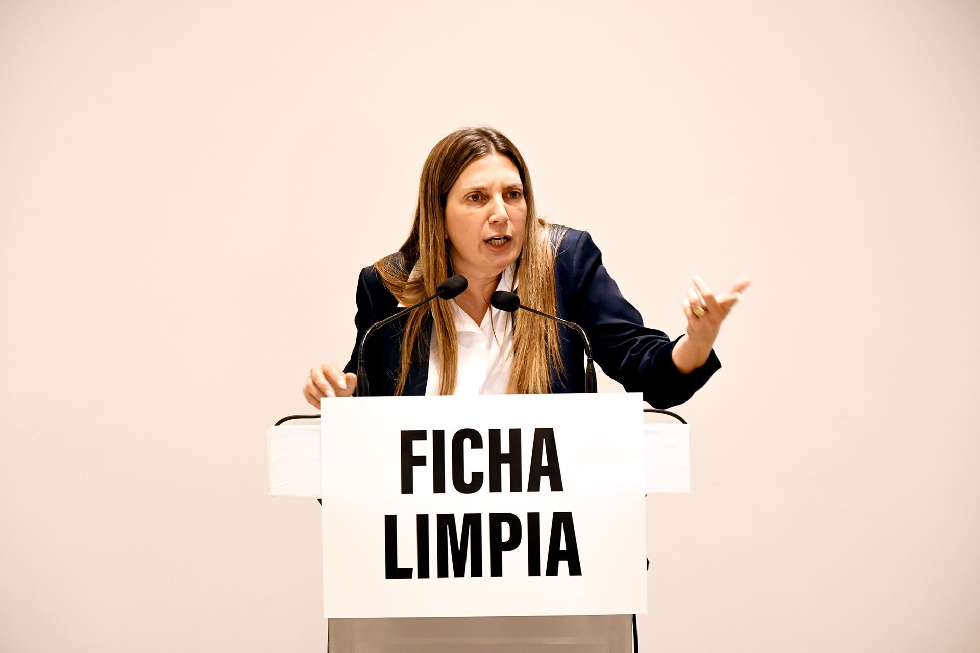milei-volvio-a-apuntar-contra-el-pro-por-ficha-limpia-gobierna-caba-hace-16-anos-y-tampoco-la-tiene-2 Milei volvió a apuntar contra el PRO por Ficha Limpia: “Gobierna CABA hace 16 años y tampoco la tiene”