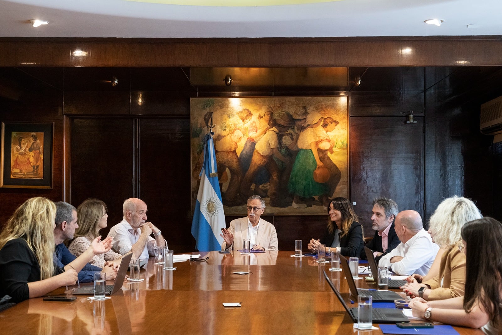 suspendieron-la-elaboracion-de-medicamentos-de-un-laboratorio-y-ordenaron-el-retiro-del-mercado-de-sus-productos-tras-un-brote-bacteriano-2 Suspendieron la elaboración de medicamentos de un laboratorio y ordenaron el retiro del mercado de sus productos tras un brote bacteriano
