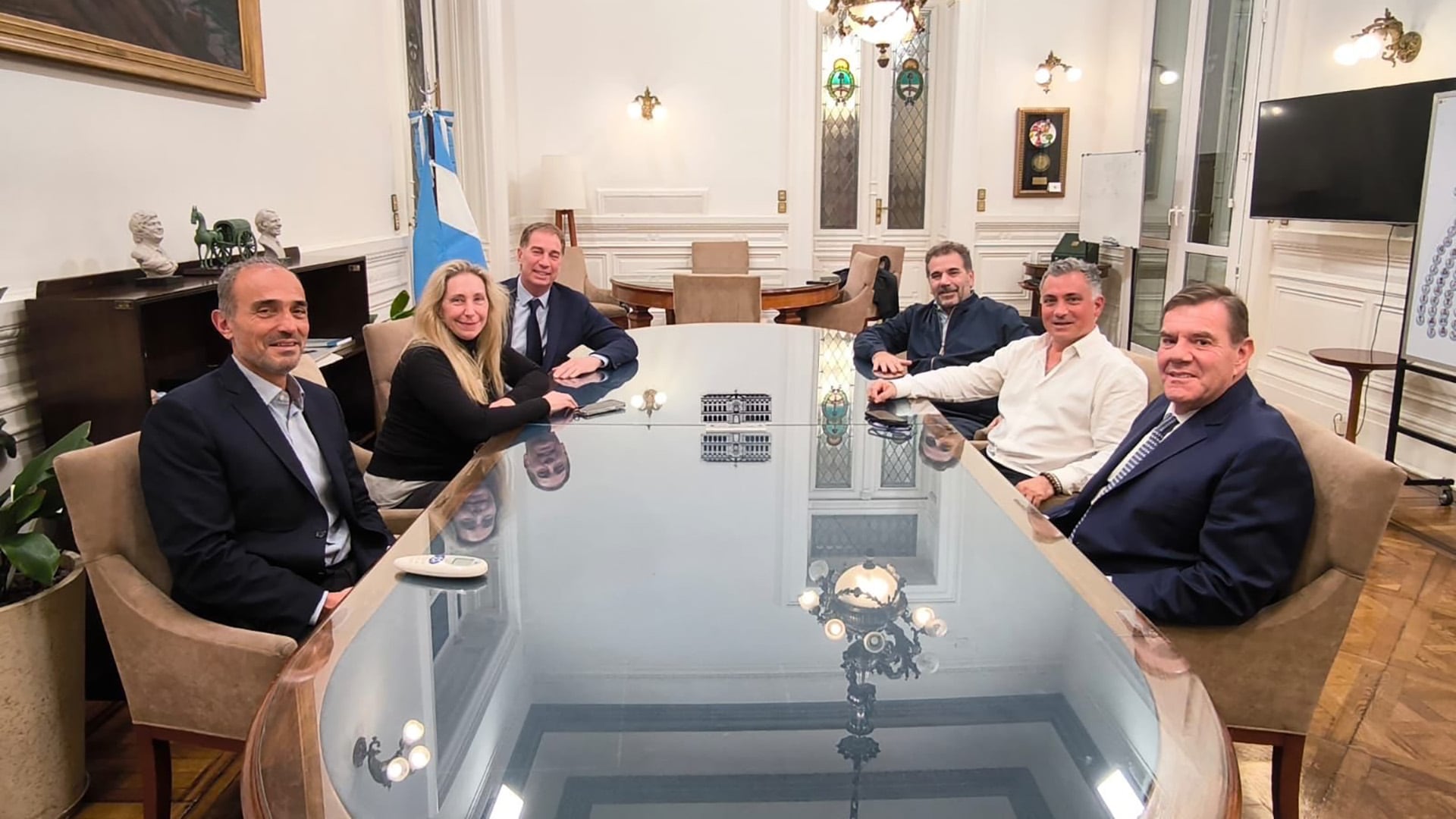 tenso-clima-entre-milei-y-macri-a-horas-de-la-eleccion-portena-que-puede-pasar-con-la-alianza-en-buenos-aires-4 Tenso clima entre Milei y Macri a horas de la elección porteña: qué puede pasar con la alianza en Buenos Aires