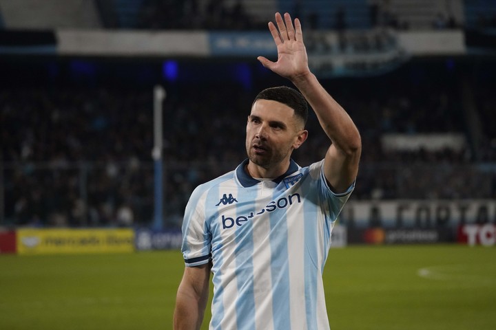 video-la-tijera-espectacular-de-maravilla-martinez-en-el-gol-de-la-victoria-de-racing-2 Video: la tijera espectacular de Maravilla Martínez en el gol de la victoria de Racing