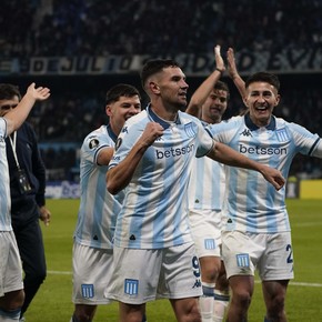 video-la-tijera-espectacular-de-maravilla-martinez-en-el-gol-de-la-victoria-de-racing-4 Video: la tijera espectacular de Maravilla Martínez en el gol de la victoria de Racing