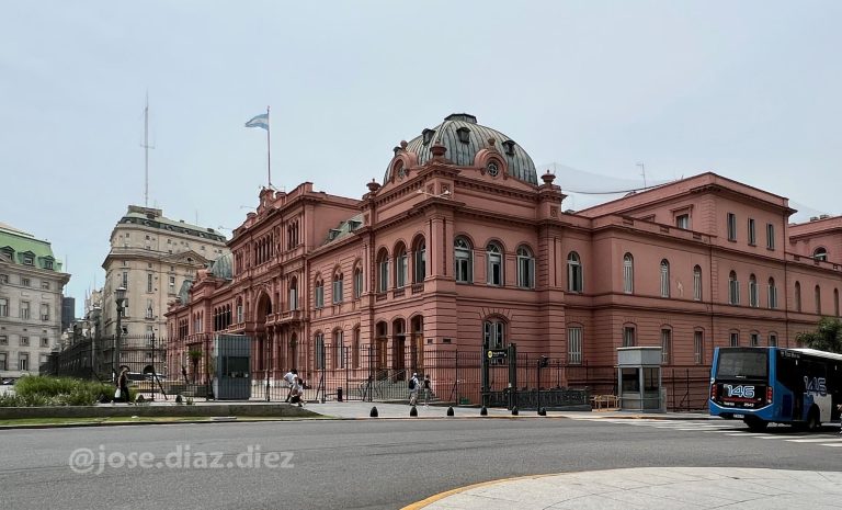 Así eran en el siglo pasado, así son en la actualidad: la transformación de veinte sitios emblemáticos de la ciudad de Buenos Aires