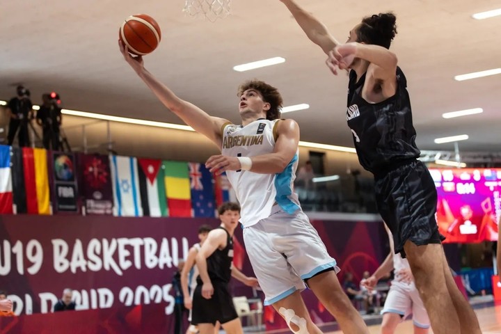 con-scola-en-la-tribuna-argentina-perdio-en-el-debut-en-el-mundial-u19-1 Con Scola en la tribuna, Argentina perdió en el debut en el Mundial U19