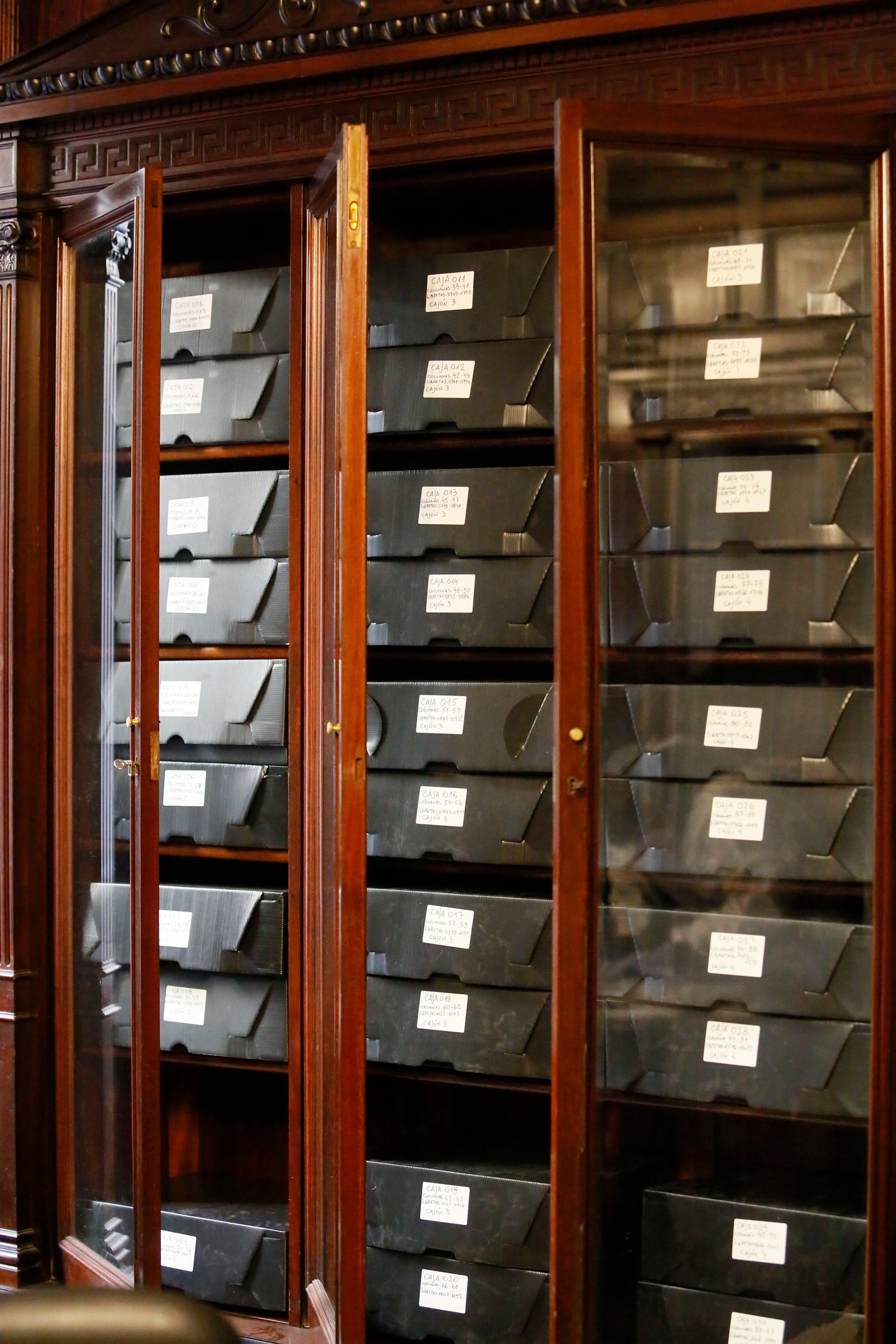 continua-el-analisis-de-las-cajas-nazis-encontradas-en-el-pais-la-corte-suprema-relevo-mas-de-5000-libretas-rojas-y-carnets-2 Continúa el análisis de las cajas nazis encontradas en el país: la Corte Suprema relevó más de 5000 libretas rojas y carnets