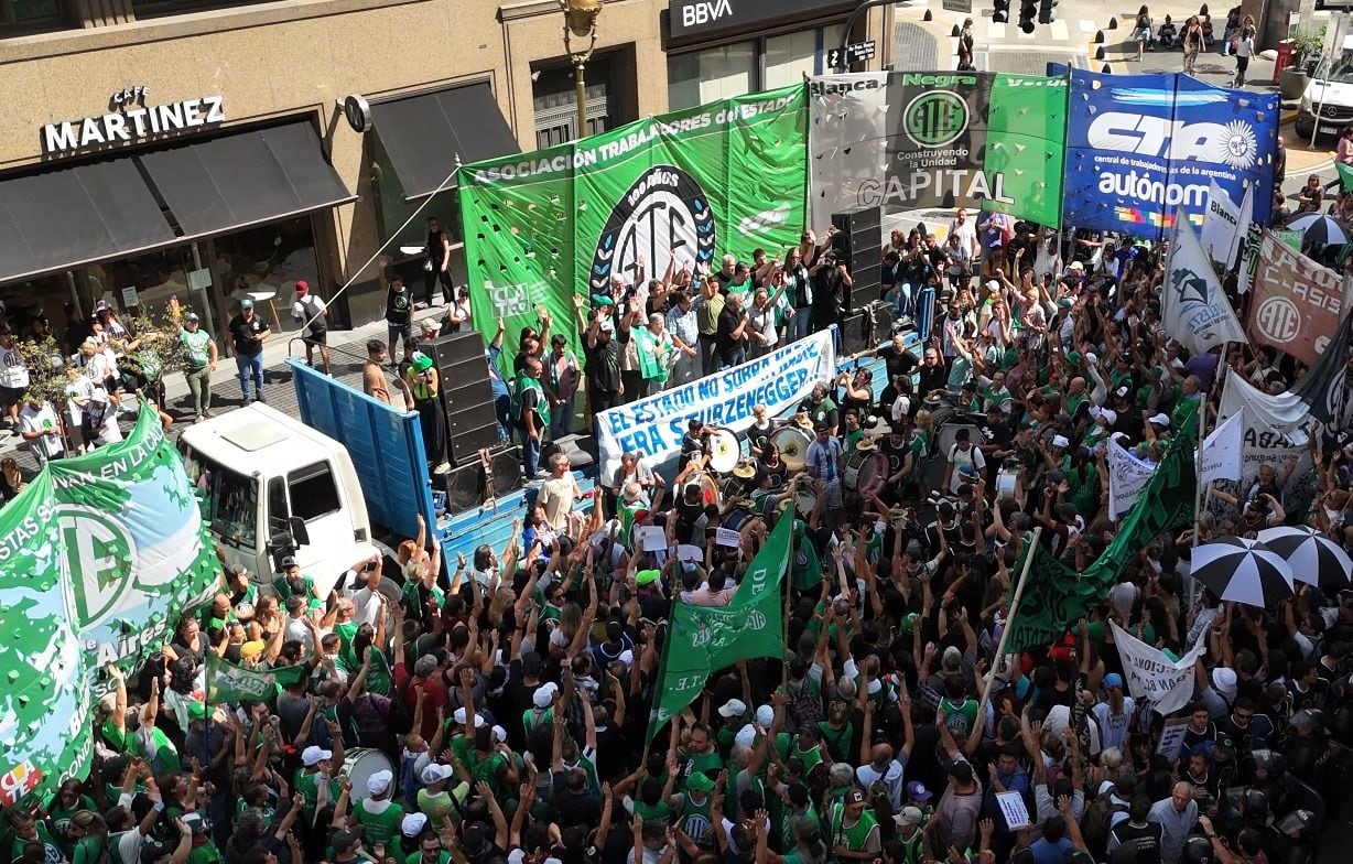 el-gobierno-apelara-la-cautelar-que-suspendio-la-eliminacion-del-feriado-por-el-dia-del-trabajador-del-estado-1 El Gobierno apelará la cautelar que suspendió la eliminación del feriado por el Día del Trabajador del Estado