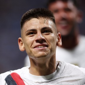 el-golazo-del-diablito-echeverri-para-el-manchester-city-en-su-primer-partido-como-titular-2 El golazo del Diablito Echeverri para el Manchester City en su primer partido como titular