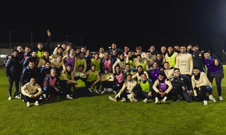 el-posteo-del-chiqui-tapia-gambeteandolo-a-messi-listos-para-cerrar-la-doble-fecha-fifa-3 El posteo del Chiqui Tapia, gambeteándolo a Messi: "Listos para cerrar la doble fecha FIFA"
