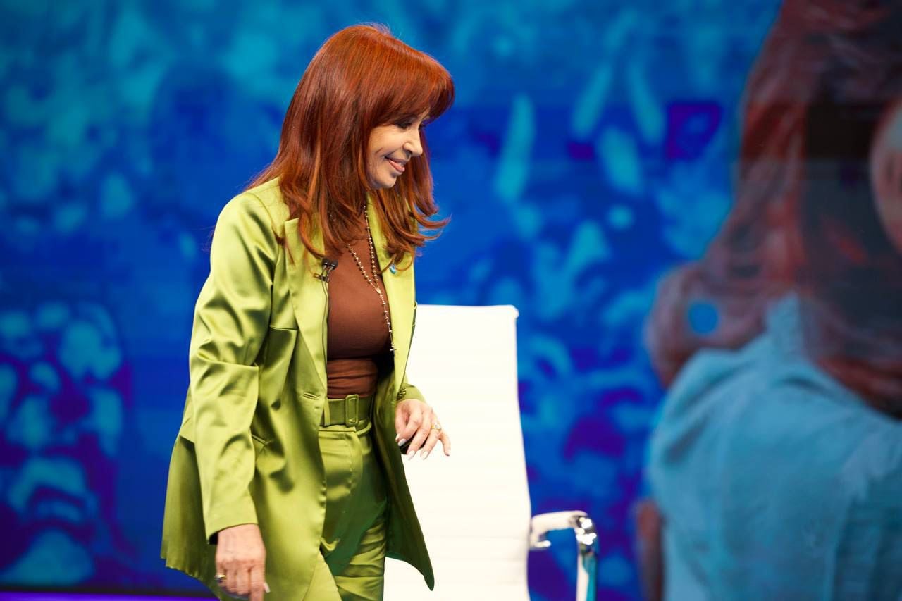 entrevista-a-cristina-kirchner-en-vivo-el-desdoblamiento-en-caba-fue-un-gran-error-de-macri-le-costo-salir-tercero-1 Entrevista a Cristina Kirchner, en vivo: “El desdoblamiento en CABA fue un gran error de Macri, le costó salir tercero”