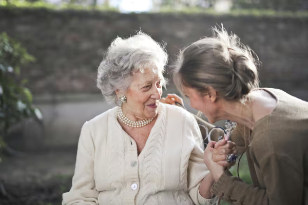 “Es casi seguro que tienen algo que decirnos”: estas son las 10 historias que más repiten los adultos mayores
