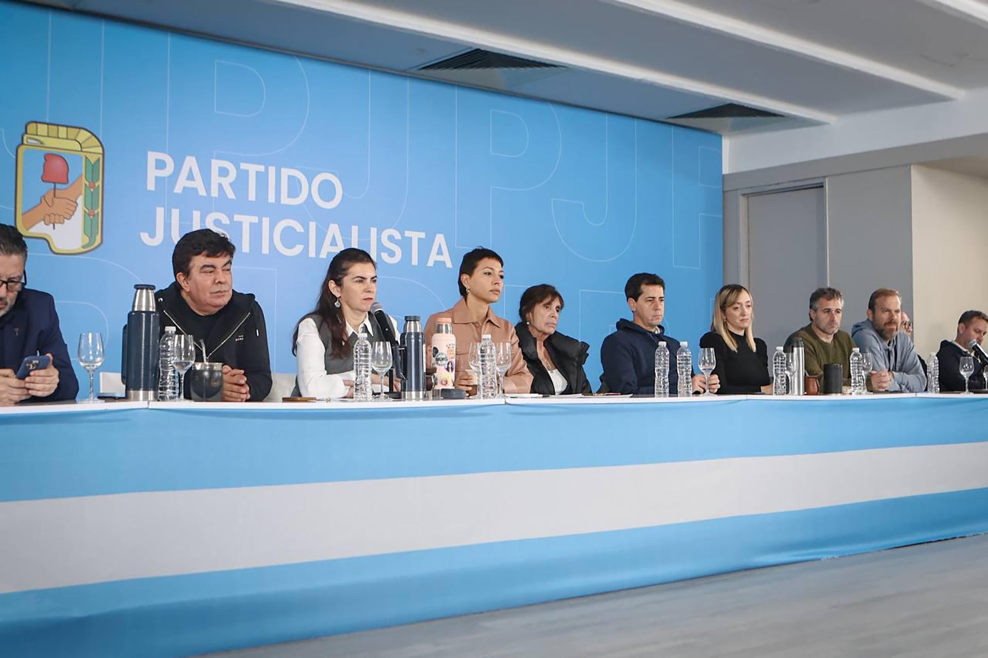 intendentes-justicialistas-de-todo-el-pais-se-reunieron-para-coordinar-una-movilizacion-masiva-en-apoyo-a-cristina-kirchner-1 Intendentes justicialistas de todo el país se reunieron para coordinar una movilización masiva en apoyo a Cristina Kirchner