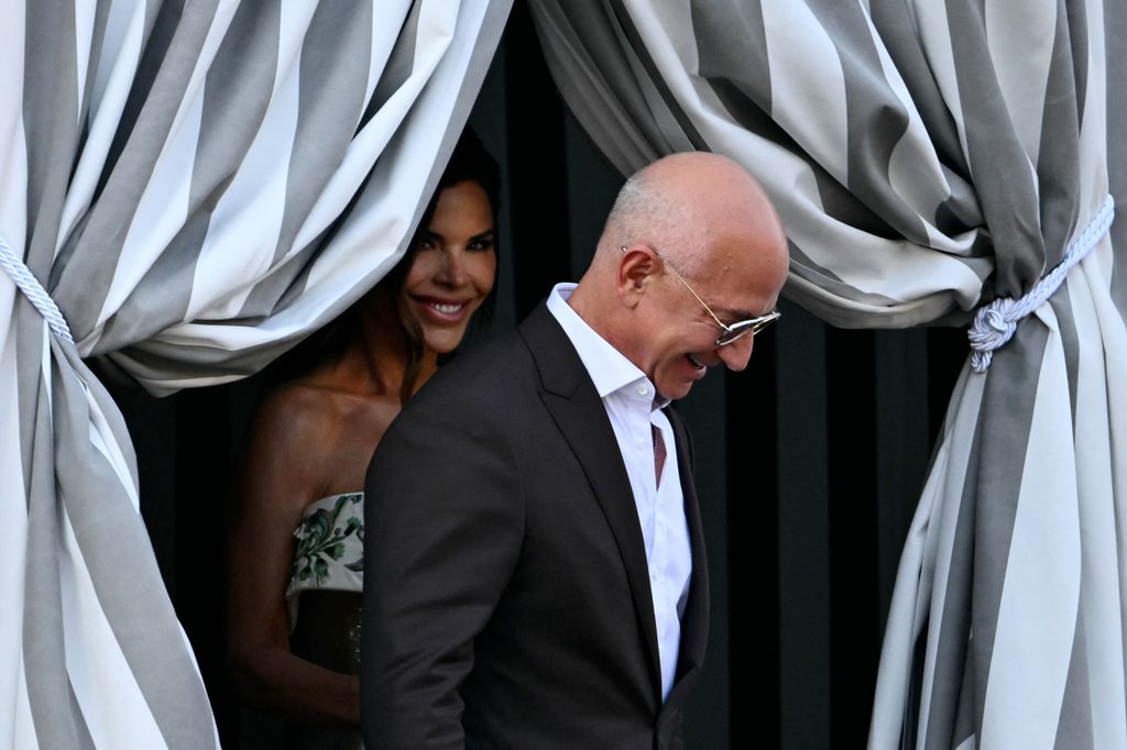 jeff-bezos-y-lauren-sanchez-se-casaron-antes-de-llegar-a-venecia-y-firmaron-un-millonario-acuerdo-prenupcial-3 Jeff Bezos y Lauren Sánchez se casaron antes de llegar a Venecia y firmaron un millonario acuerdo prenupcial