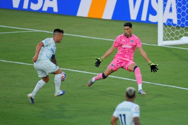 La razón por la que Esteban Andrada podría no jugar contra River con Monterrey