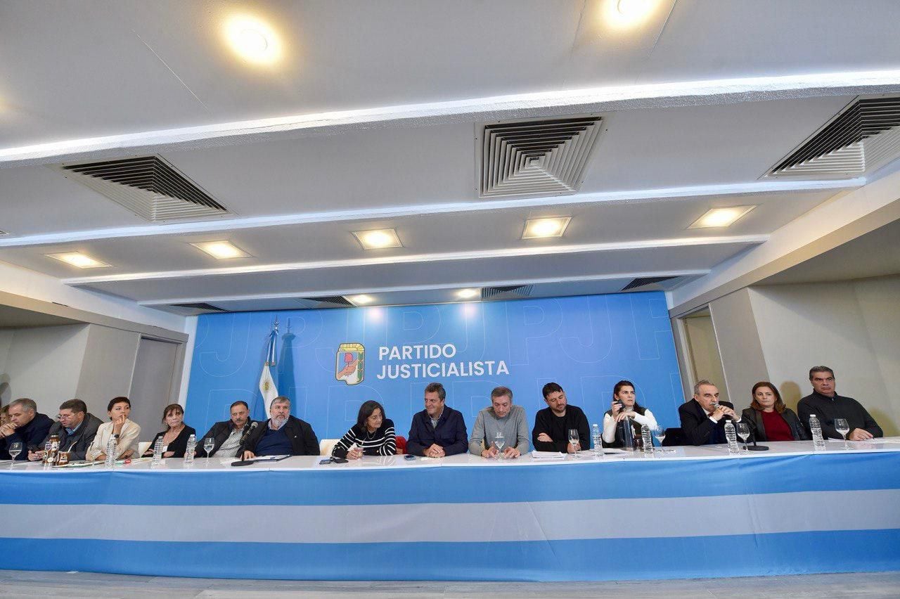 la-reunion-en-el-pj-arrojo-senales-de-acercamiento-entre-cfk-massa-y-kicillof-y-se-allana-el-camino-para-la-unidad-electoral-1 La reunión en el PJ arrojó señales de acercamiento entre CFK, Massa y Kicillof y se allana el camino para la unidad electoral