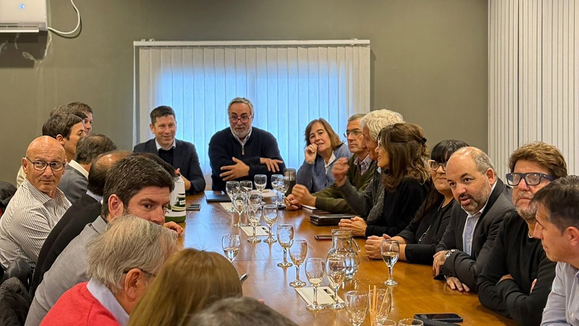 la-ucr-de-la-plata-lanzo-ahora-un-espacio-de-centro-con-aliados-ni-con-fanatismo-ideologico-ni-con-gritos-3 La UCR de La Plata lanzó “Ahora”, un espacio de centro con aliados: “Ni con fanatismo ideológico ni con gritos”