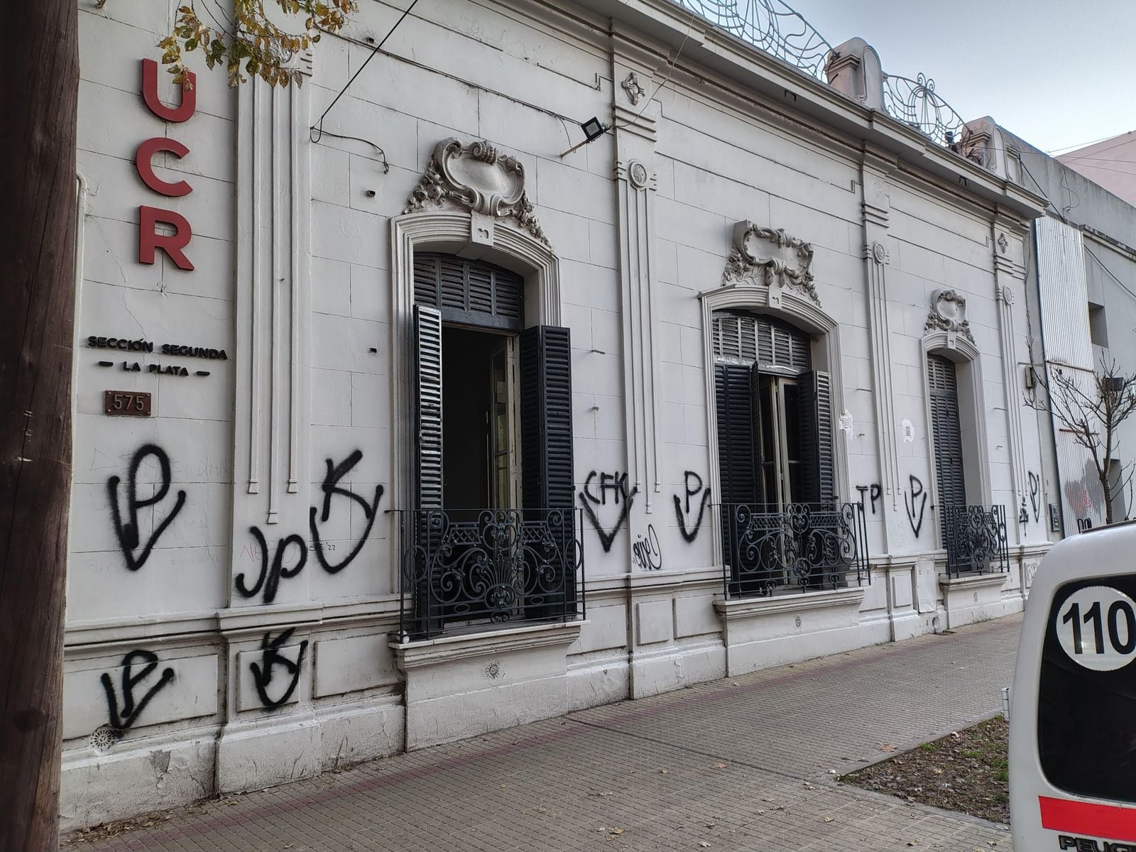 la-ucr-denuncio-ataques-a-siete-comites-con-pintadas-alusivas-a-cristina-kirchner-3 La UCR denunció ataques a siete comités con pintadas alusivas a Cristina Kirchner