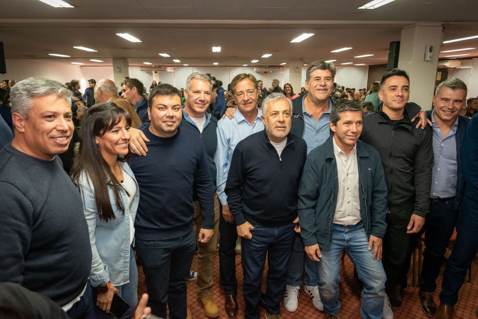 la-ucr-se-divide-entre-un-armado-de-centro-y-los-guinos-al-gobierno-en-tres-provincias-clave-3 La UCR se divide entre un armado de centro y los guiños al Gobierno en tres provincias clave