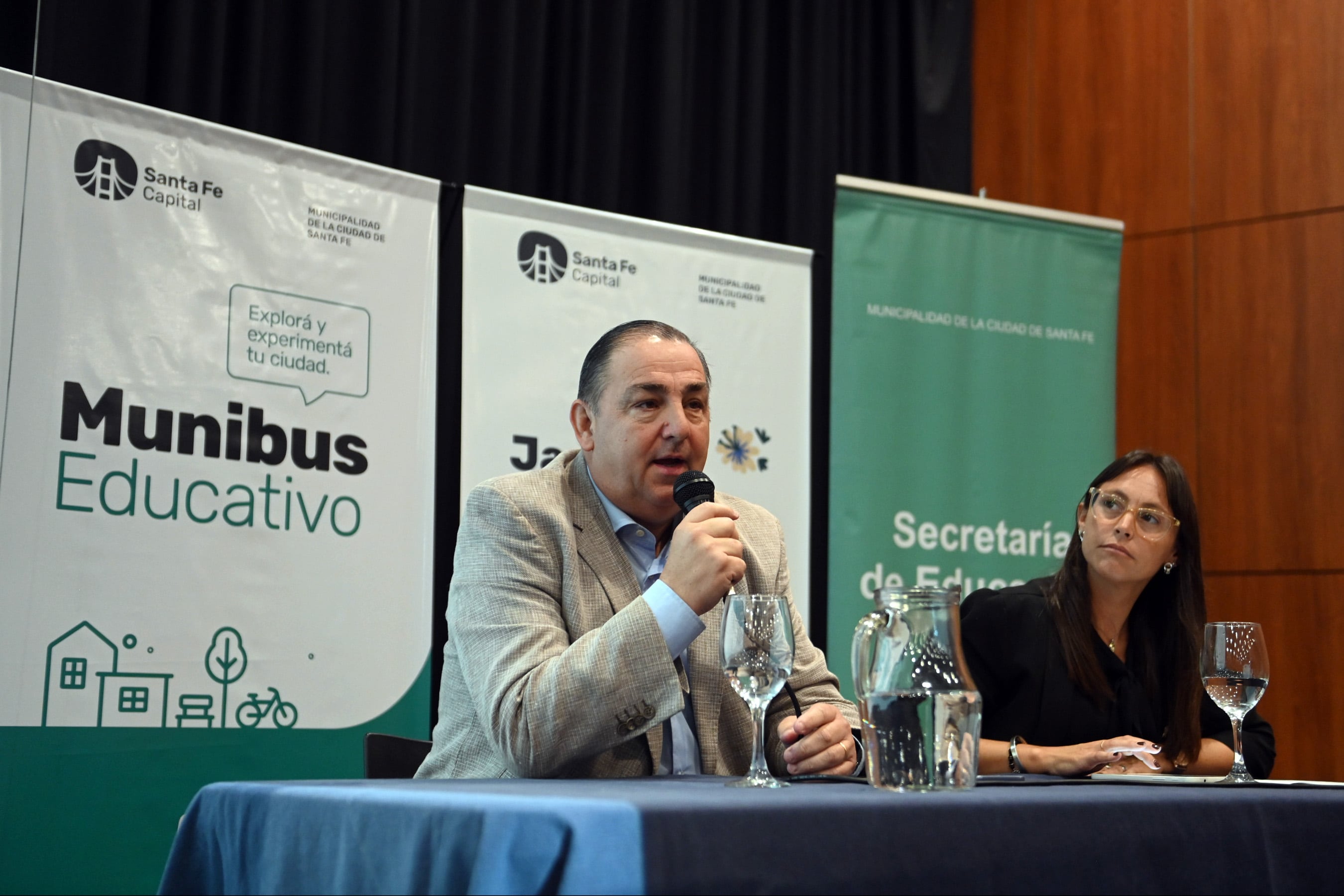 le-robaron-al-intendente-de-santa-fe-delincuentes-rompieron-el-vidrio-de-su-auto-y-se-llevaron-documentacion Le robaron al intendente de Santa Fe: delincuentes rompieron el vidrio de su auto y se llevaron documentación