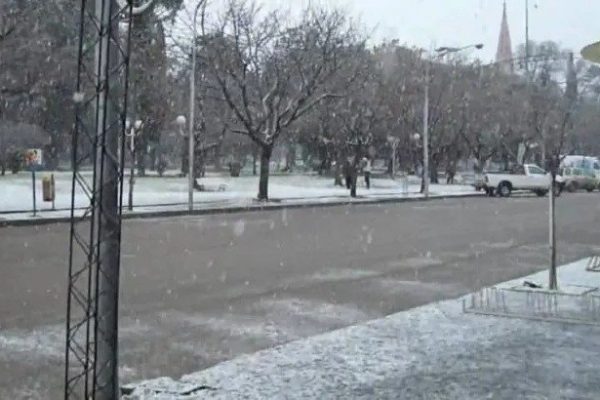 Nevadas en la Provincia de Buenos Aires: Puán y Sierra de la Ventana se tiñeron de blanco