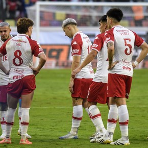 platense-tambien-gano-por-penales-en-la-final-revivi-el-mini-torneo-que-sus-hinchas-celebraron-en-el-entretiempo-ante-huracan-1 Platense también ganó por penales en la final: reviví el mini torneo que sus hinchas celebraron en el entretiempo ante Huracán