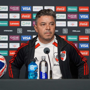 video-banderazo-de-river-en-seattle-con-el-aliento-de-gallardo-1 Video: banderazo de River en Seattle con el aliento de Gallardo
